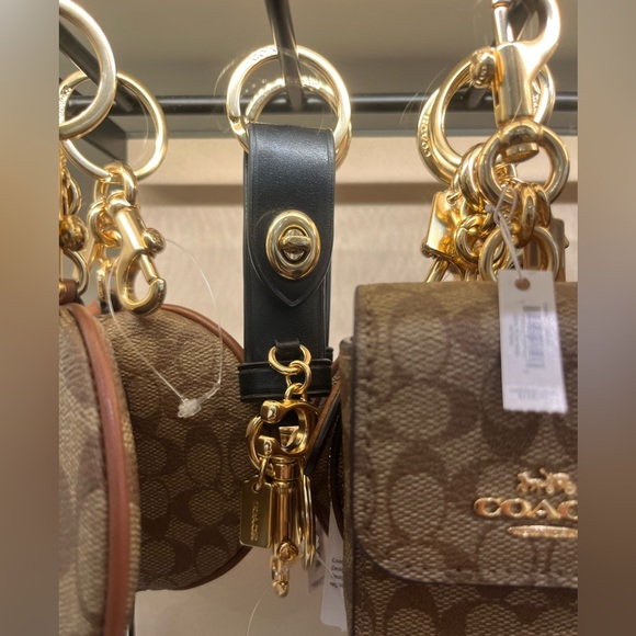New Coach Trigger Snap Turnlock Bag Charm w/ C in Gold/Black Smooth - Picture 2 of 2
